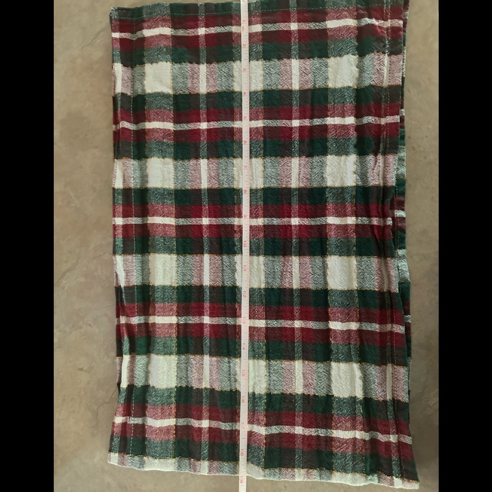 Christmas valance. 100% cotton. Machine washable.